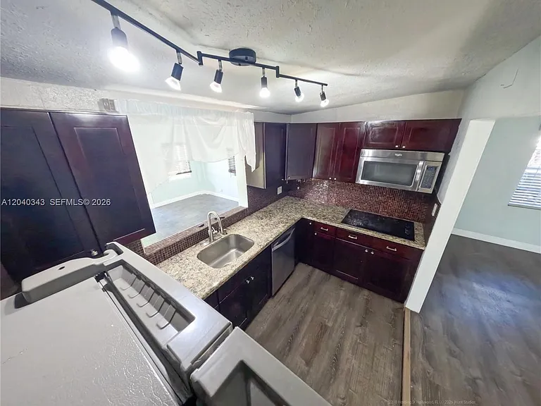 2218 N Harding St — Photo 77