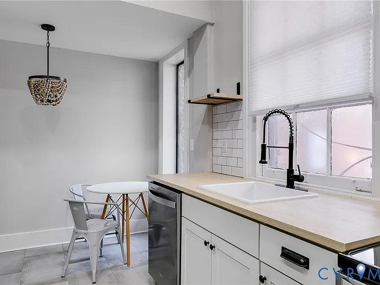 402 Stuart Cir #1 — Photo 14