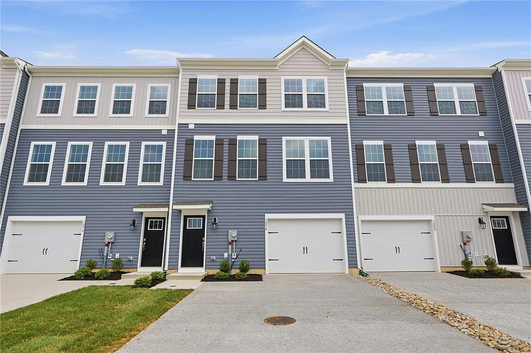 3 bed, 2.5 bath, 2208 sqft, $3,100 — Photo 1