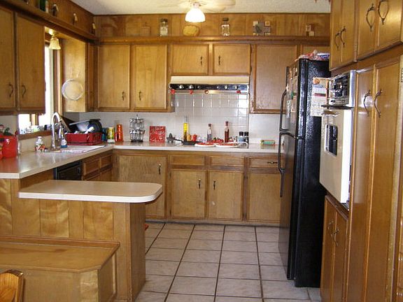 3rd image of 115 E 21st St