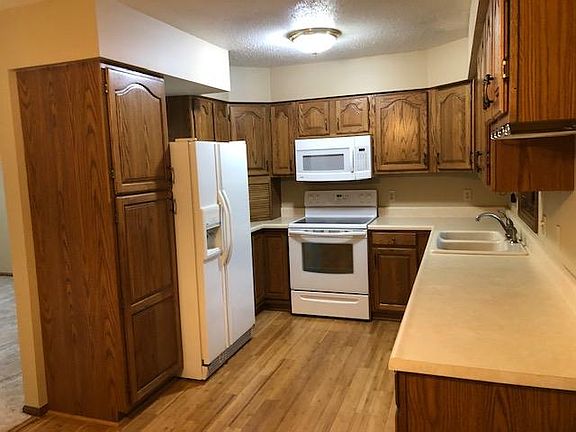 3rd image of 2051 Heatherlynn Dr APT A2