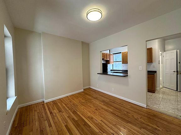 4th image of 331 W 35th St APT 4R