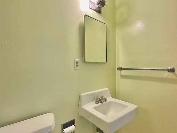 3rd image of 675 25th Ave APT 202