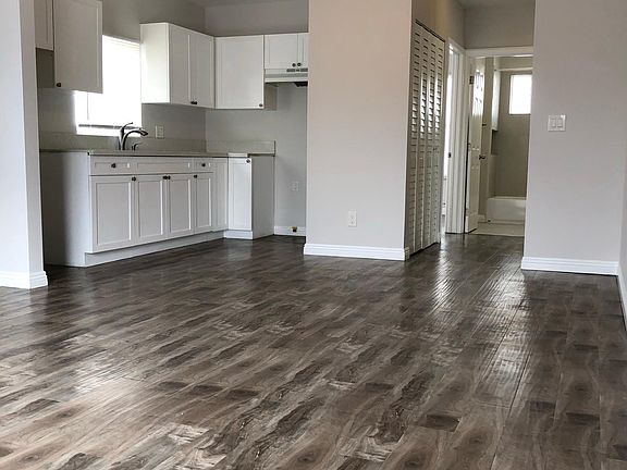 2nd image of 2833 Edgehill Dr