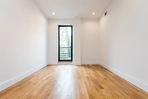 Rented by Nooklyn NYC LLC | media 46