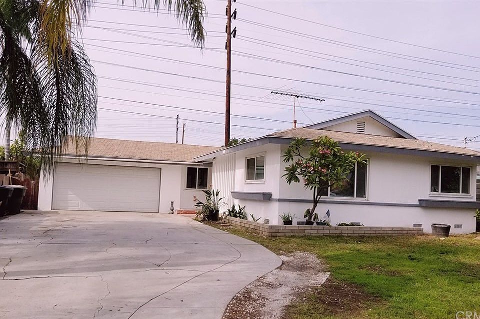 2nd image of 501 N La Reina St
