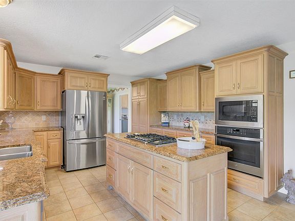 3rd image of 6483 Jade Ave