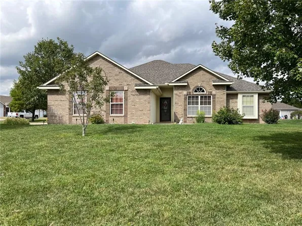 737 Burlington Ln, Warrensburg, MO 64093