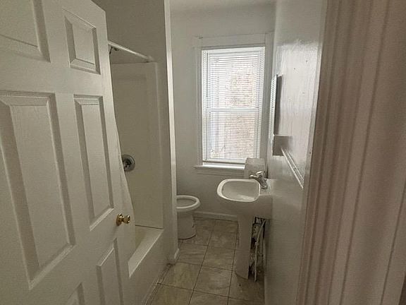 2nd image of 2421 Atlantic Ave #B