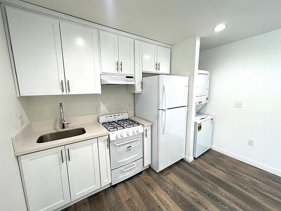 3rd image of 7315 Tujunga Ave