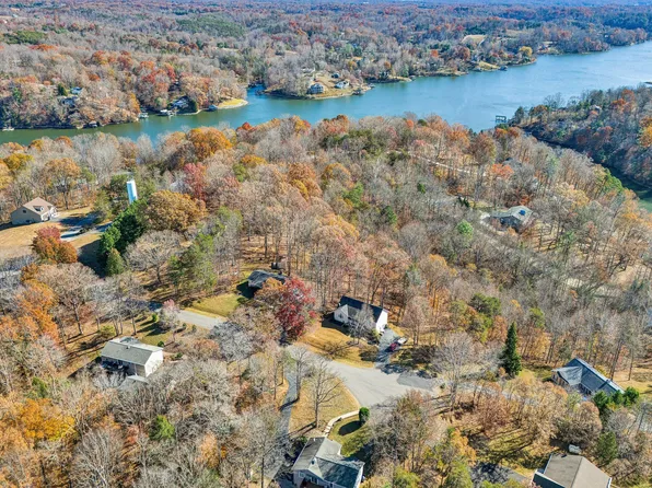 25 Walnut Landing Cir, Hardy, VA 24101
