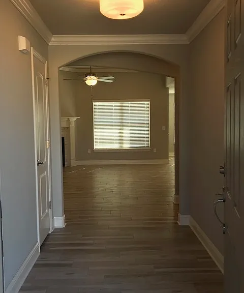 2211 Hunter Dr — Photo 2
