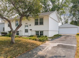 6007 Eastview Ave SW, Cedar Rapids, IA 52404