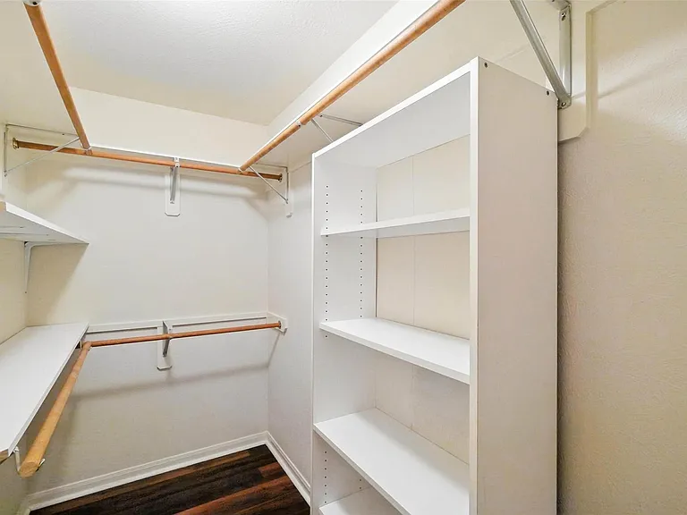10222 Thornmont Ln — Photo 22