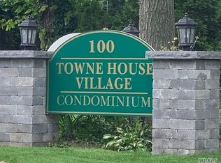 1303 Towne House Vlg, Hauppauge, NY 11749