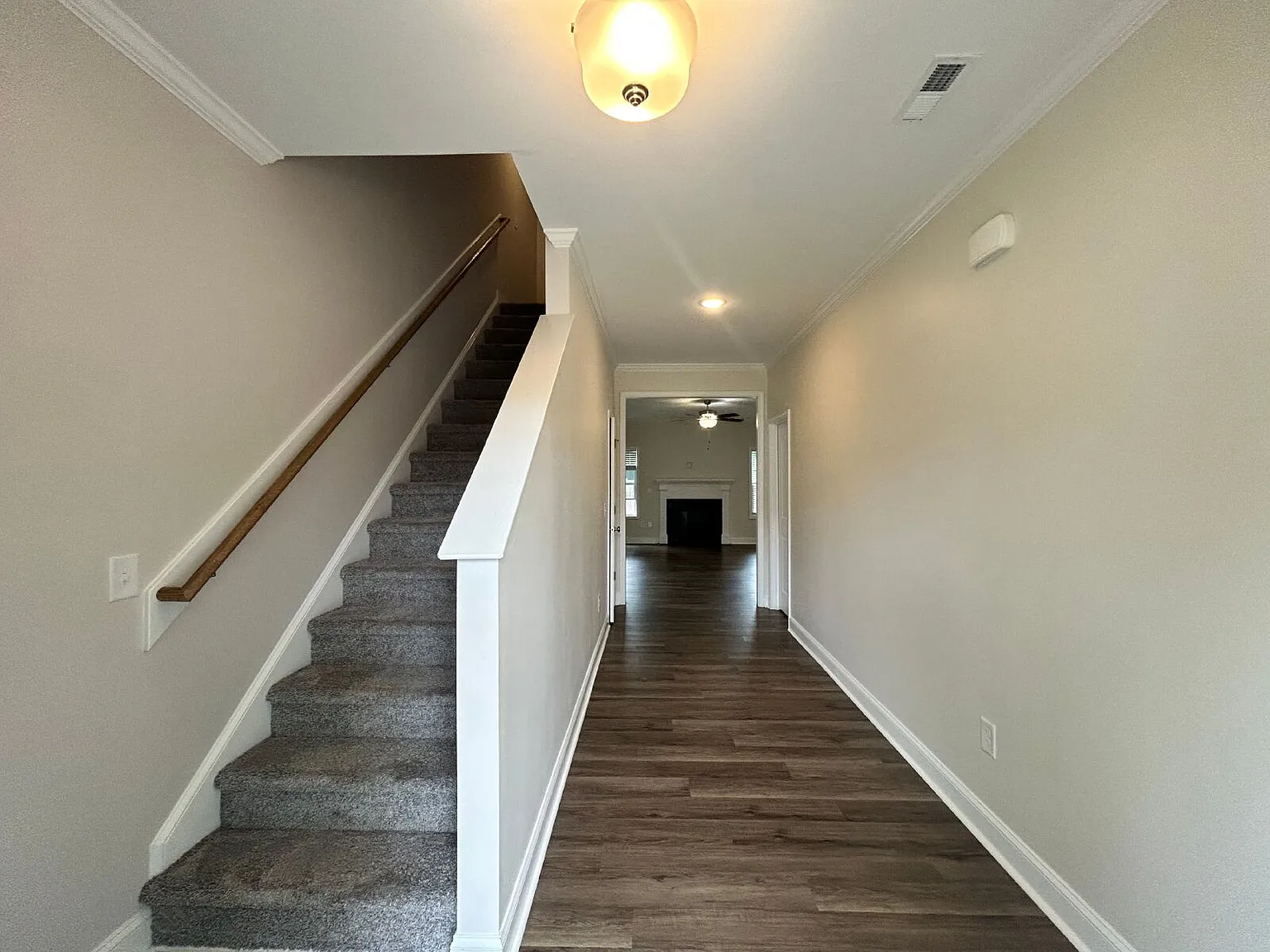 4 bed, 2.5 bath, 1917 sqft, $2,100 — Photo 2