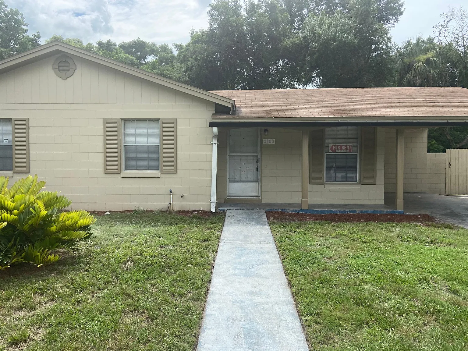 3 bed, 1.5 bath, 966 sqft, $1,800 — Photo 2
