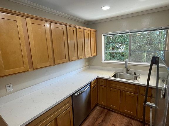 2nd image of 1478 Creekside Dr #107