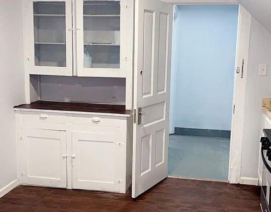 3rd image of 250 Grote St APT 3