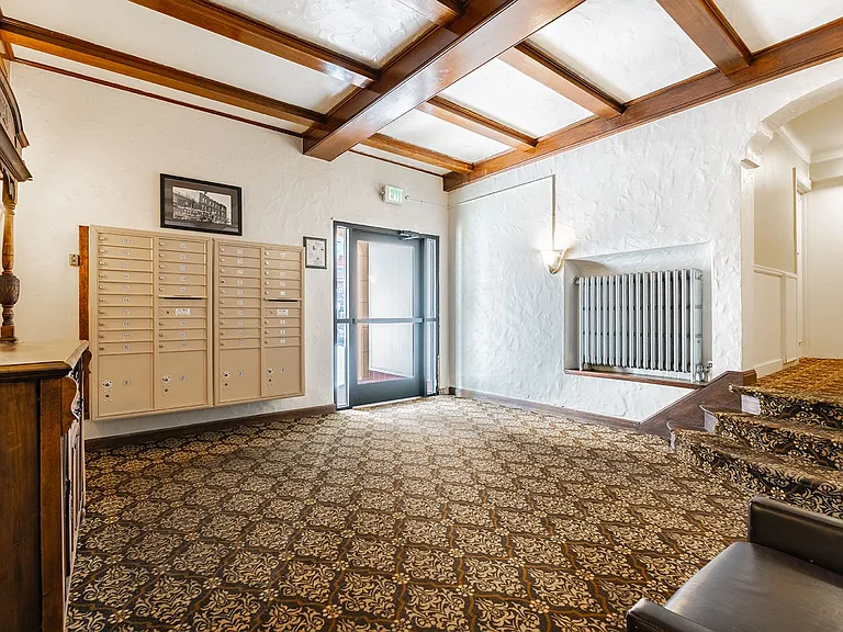 Consulate — Photo 13