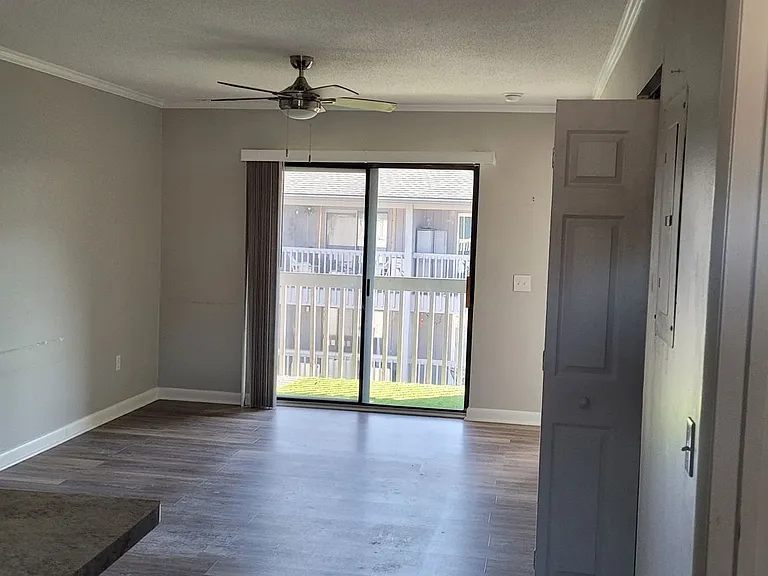 475 Meadowview Dr #B306 — Photo 4