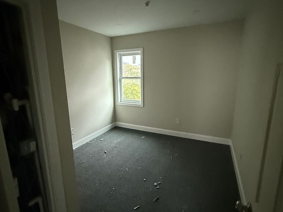 Building Photo 3