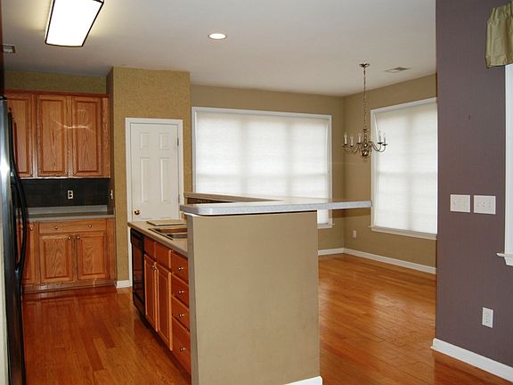 3rd image of 4104 Pepperbush Dr