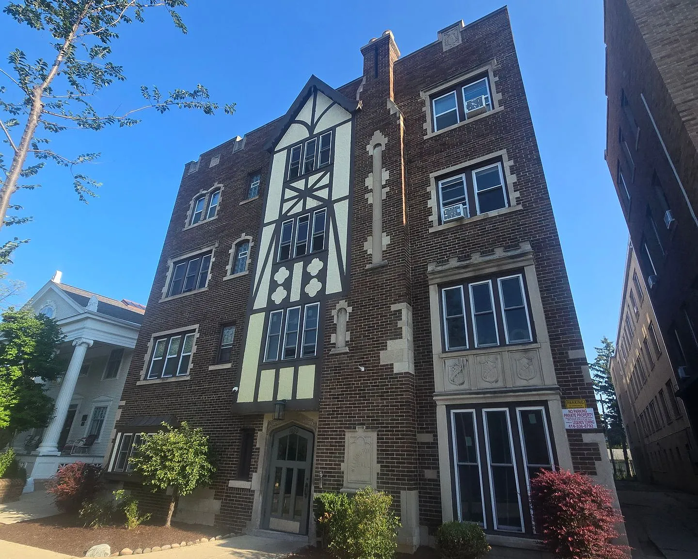 Lower East Side Milwaukee Studio and One bed Apartments- Flexible Lease Terms — Photo 1