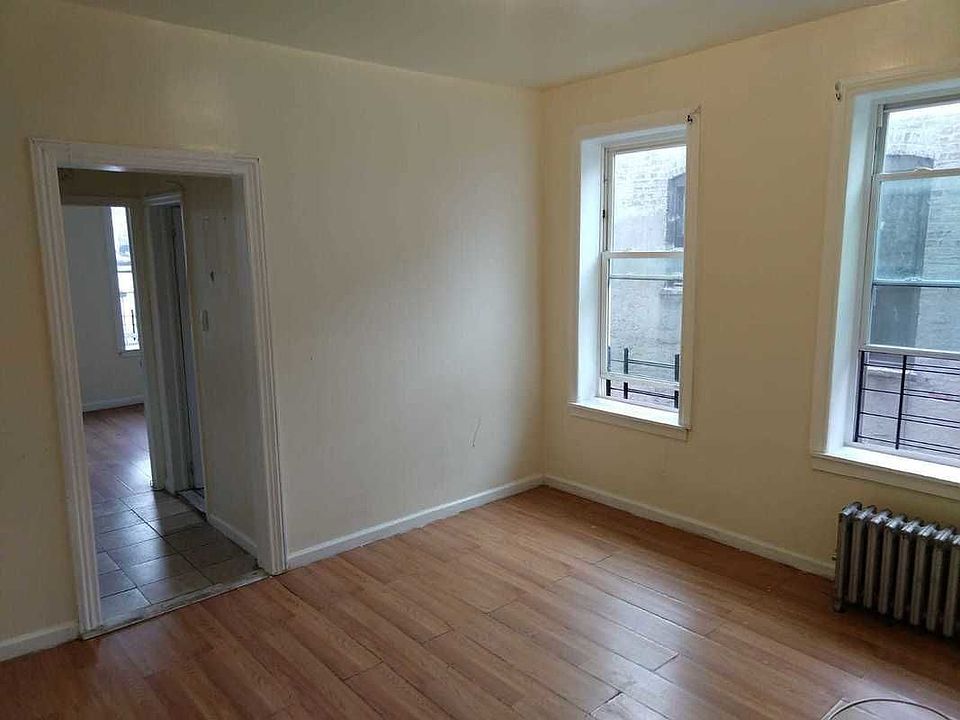 2nd image of 890 Rutland Rd APT 3R