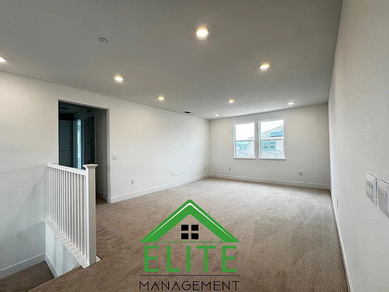 3041 Palo Alto St — Photo 16