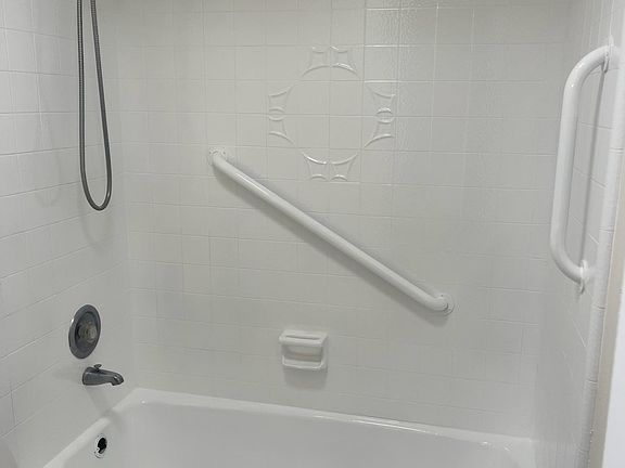 5th image of 336 Orange Ave APT 4