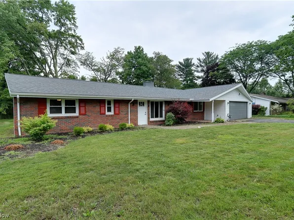 35 Lakeview Dr, Grafton, OH 44044