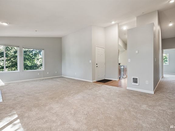 Living Room>
