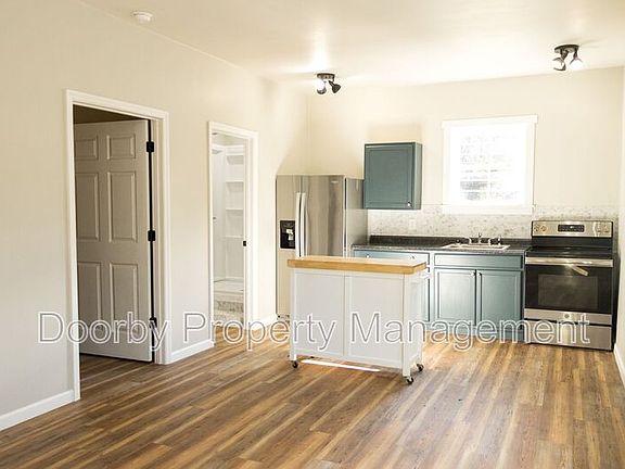 2nd image of 415 Glenn St #B