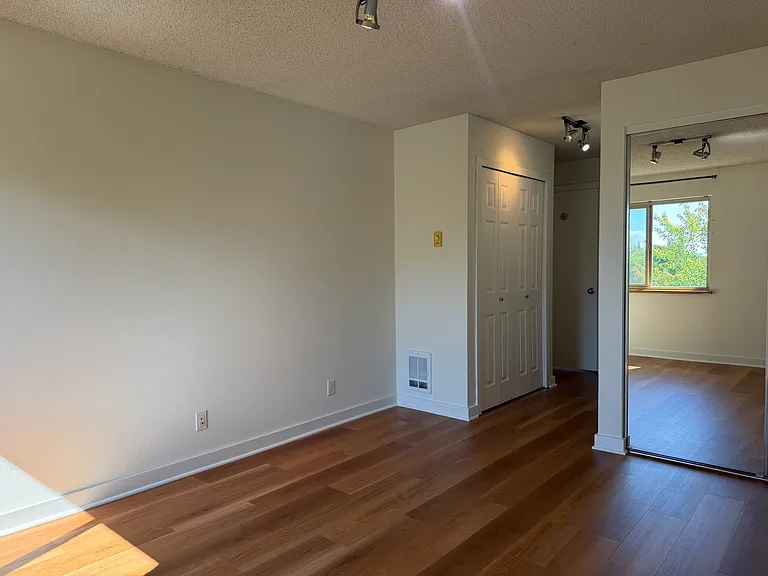 732 11th Ave E #404 — Photo 19