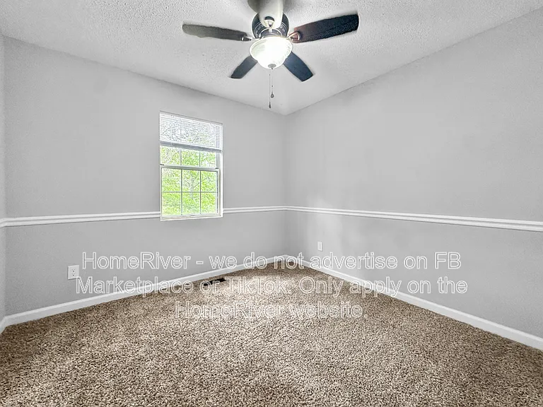 555 Browning Cir — Photo 17