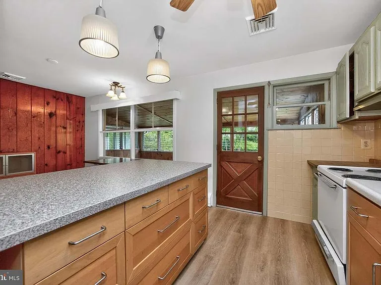 221 Hillside Dr — Photo 5