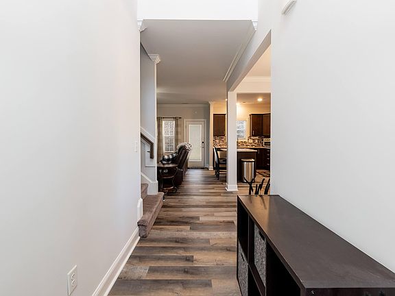 5th image of 369 Manning Dr