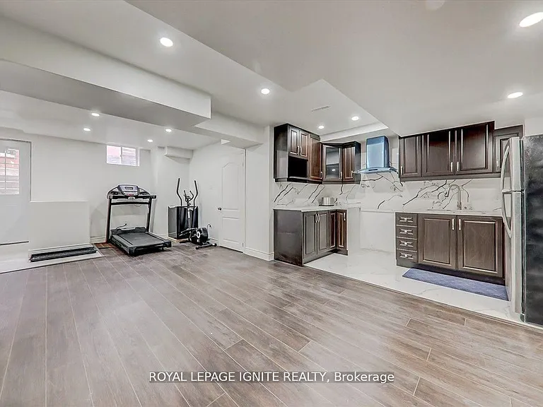 114 Lawrence Pilkington Ave #BASEMENT — Photo 3