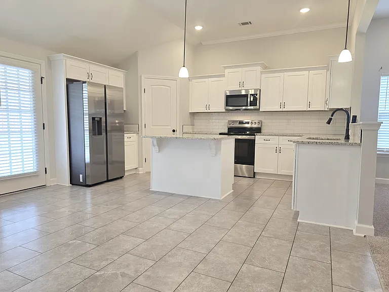 337 Jardon St — Photo 7