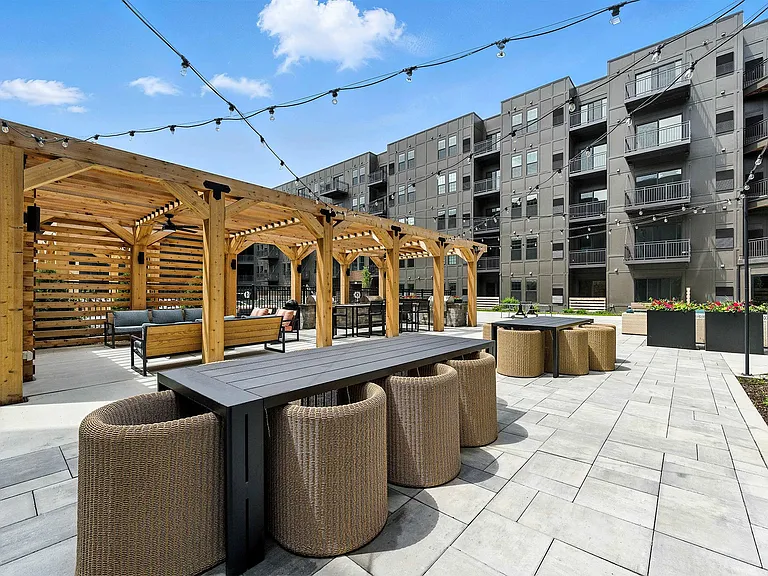 Metro 19 Apartments — Photo 44