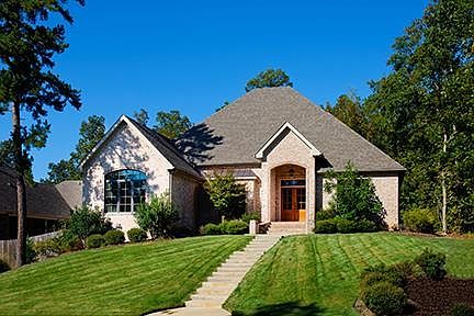 1st image of 140 Gardens Gate Dr