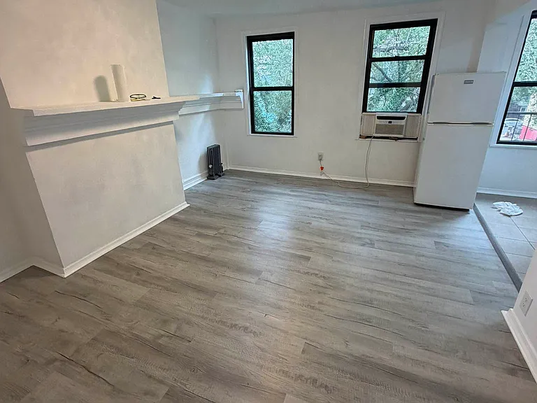 337 49th St #3R — Photo 3