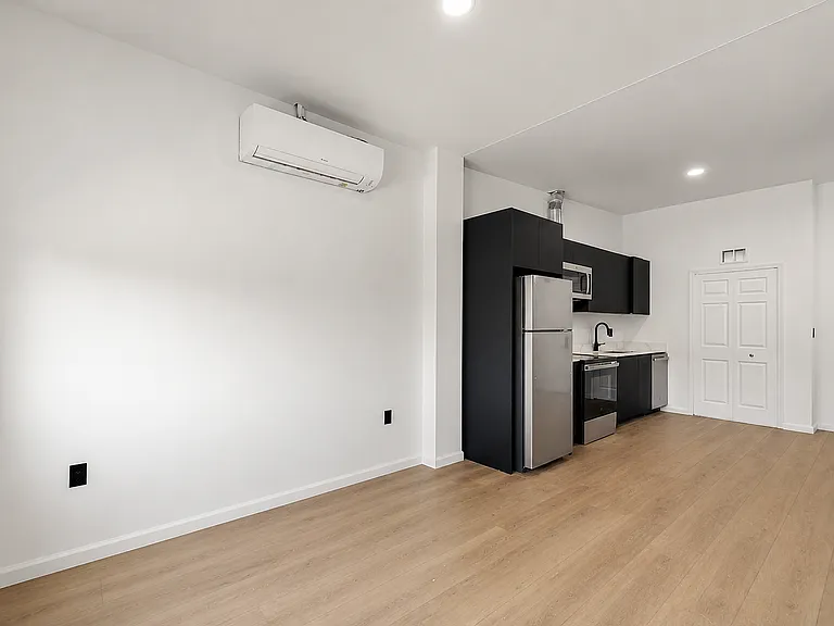 9301 Oakland Ave — Photo 15