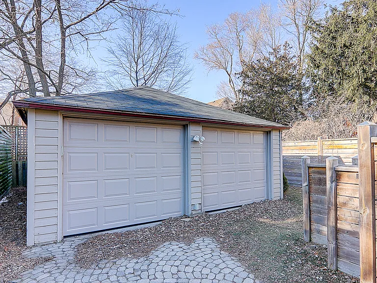 138 Fallingbrook Rd — Photo 36