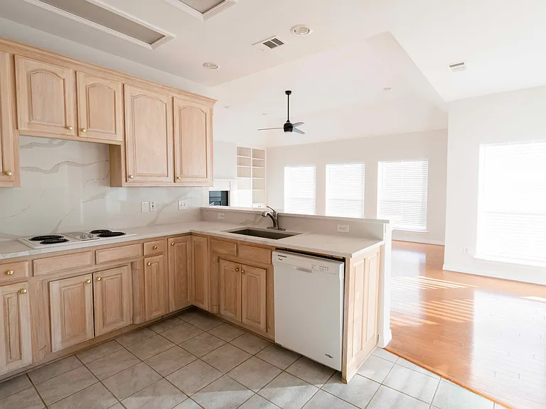 Entertainers kitchen opening into family room and breakfast area