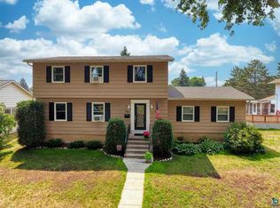 910 10th St S, Virginia, MN 55792