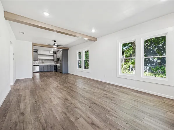 807 W Morphy St, Fort Worth, TX 76104