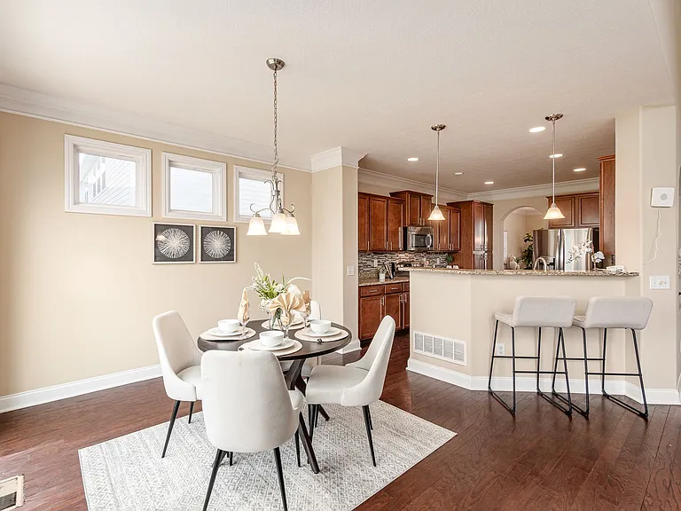 1104 Balmoral Dr #1 — Photo 25