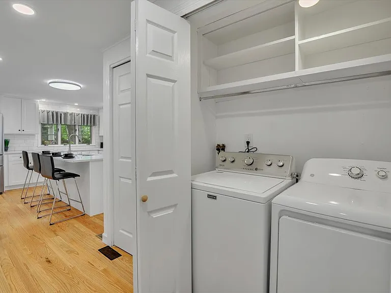 11 W Ridge Dr — Photo 5